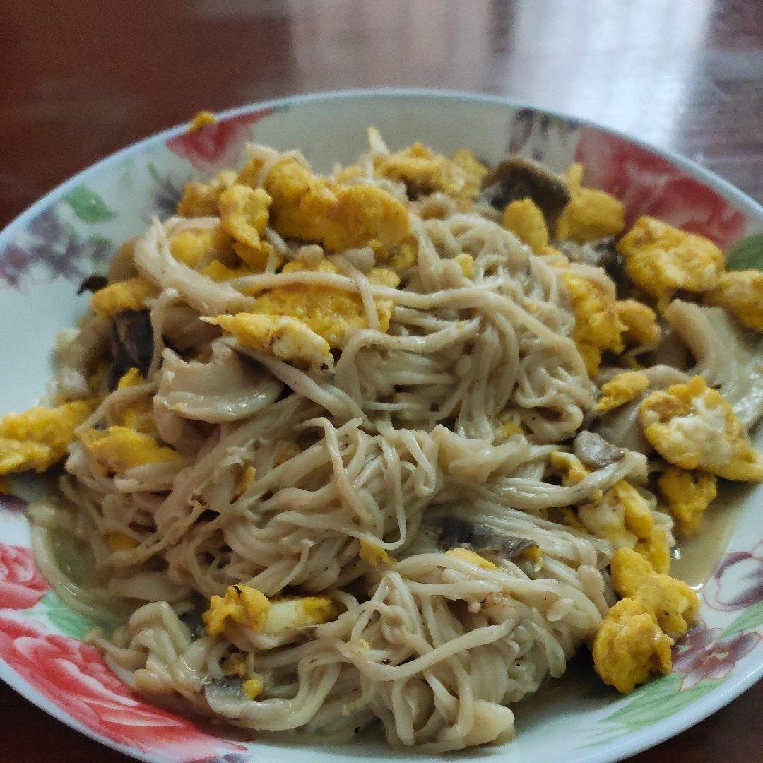 金针菇炒蛋