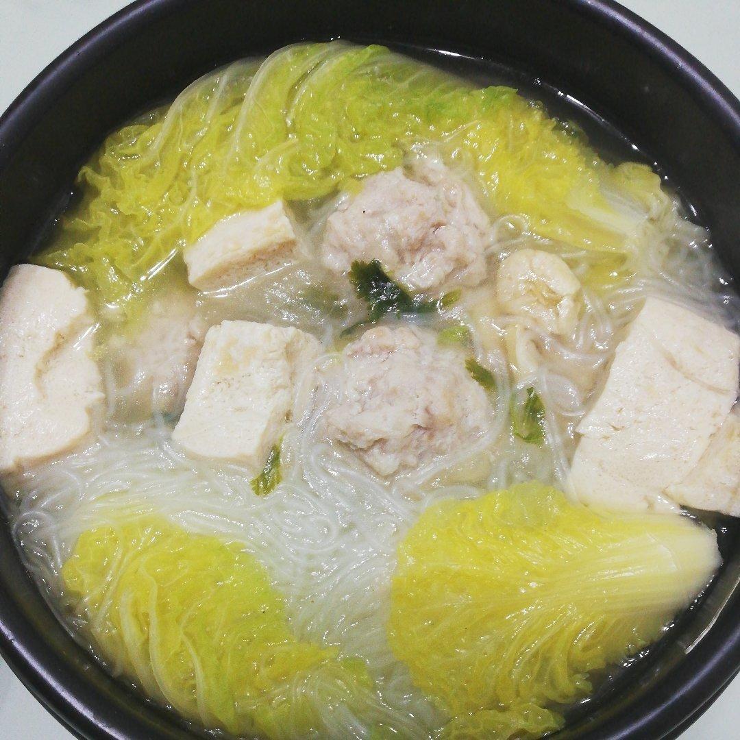 有朵花会开做的香菇白菜豆腐粉丝煲