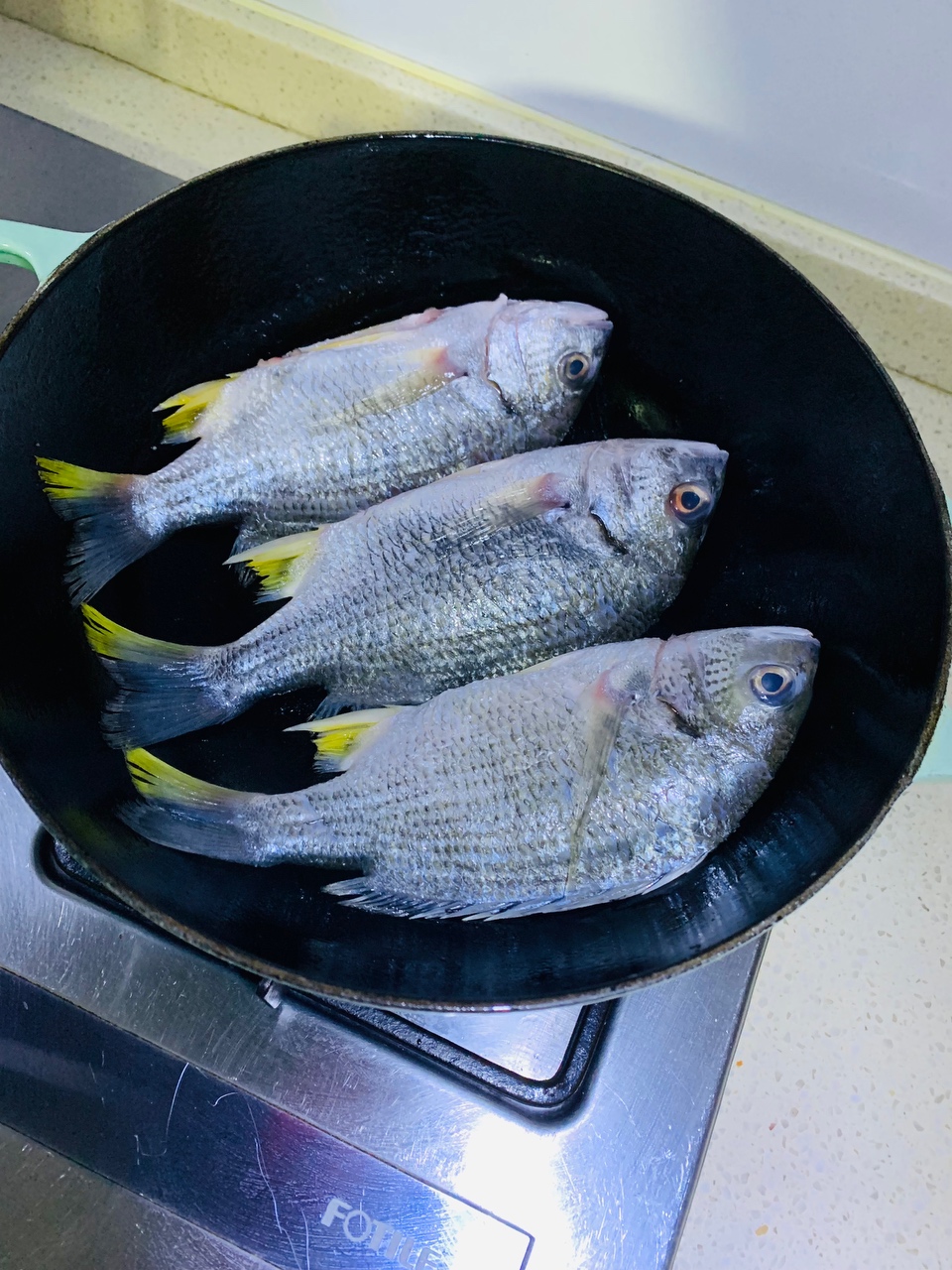 超鲜黄翅鱼汤的做法 步骤1