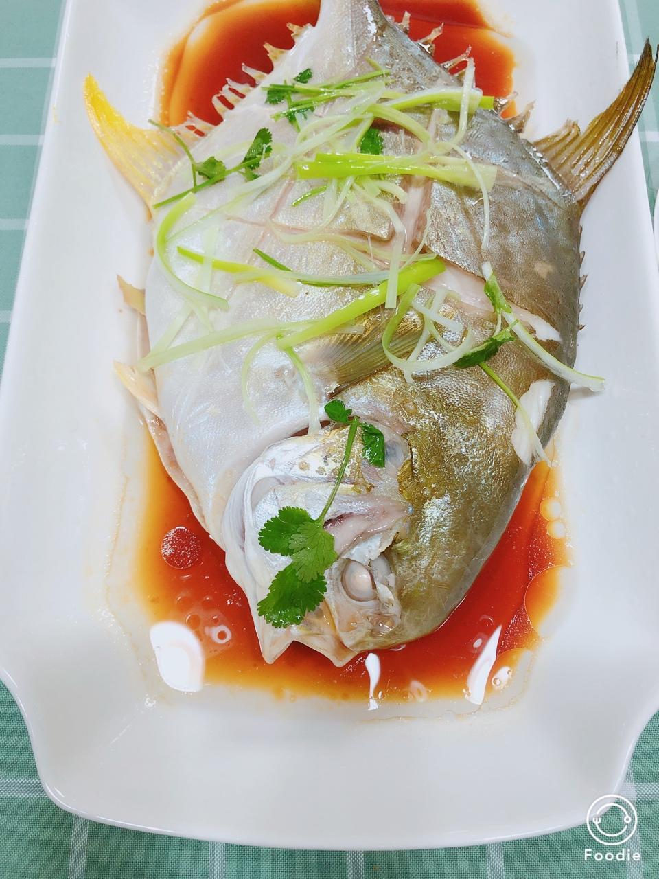 傻笑的蜗牛做的清蒸鲳鱼