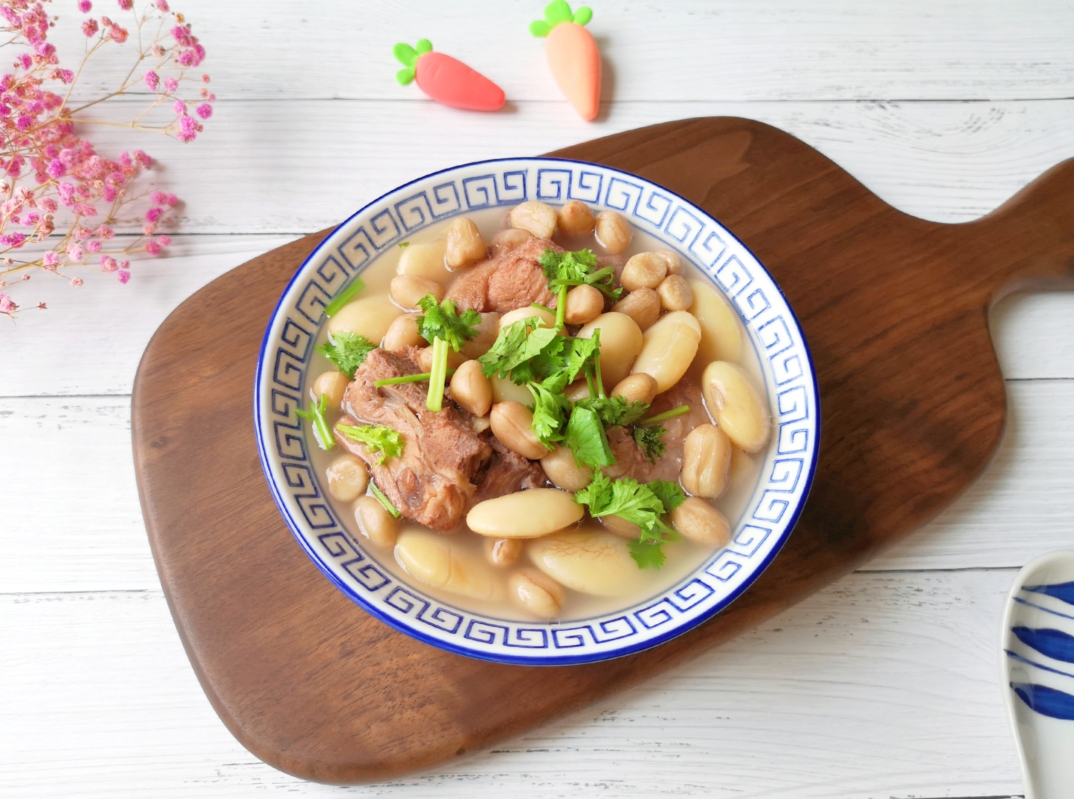 下雨天就想喝一碗暖暖的花生芸豆排骨汤的做法