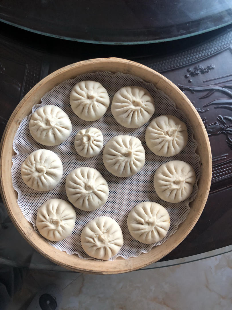 松软多汁的肉包子