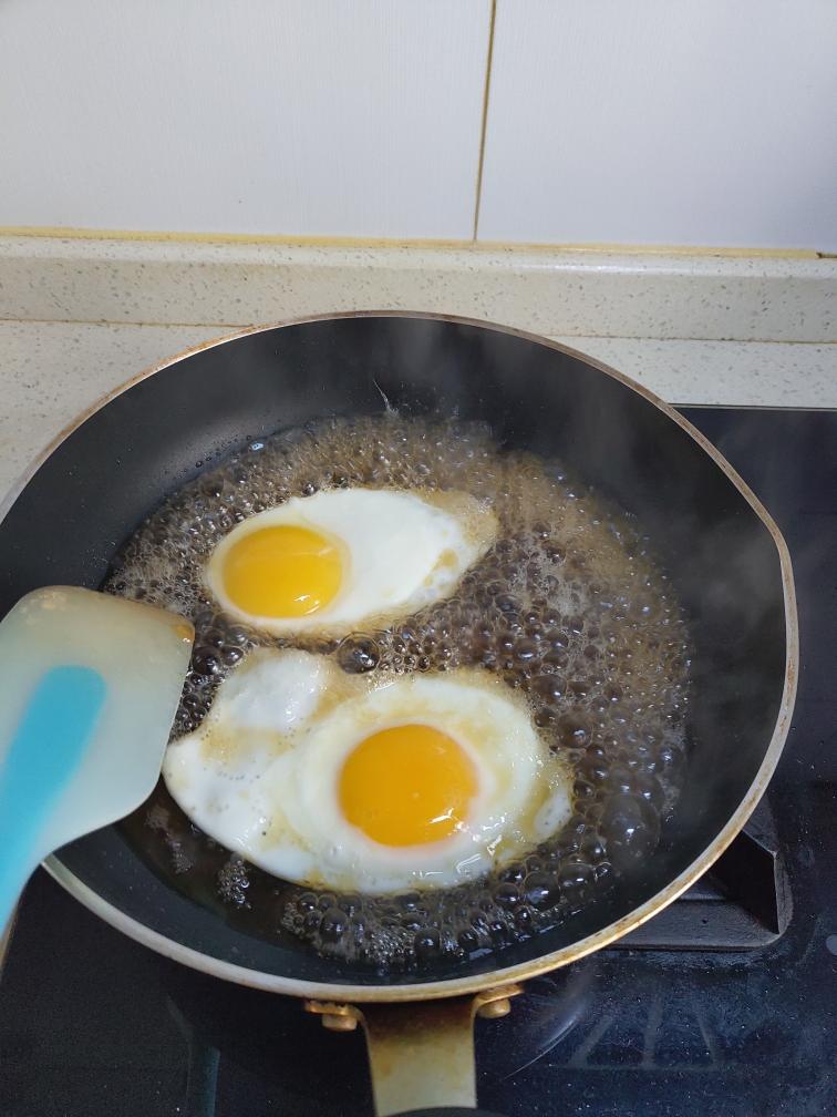 快手少油煎蛋的做法