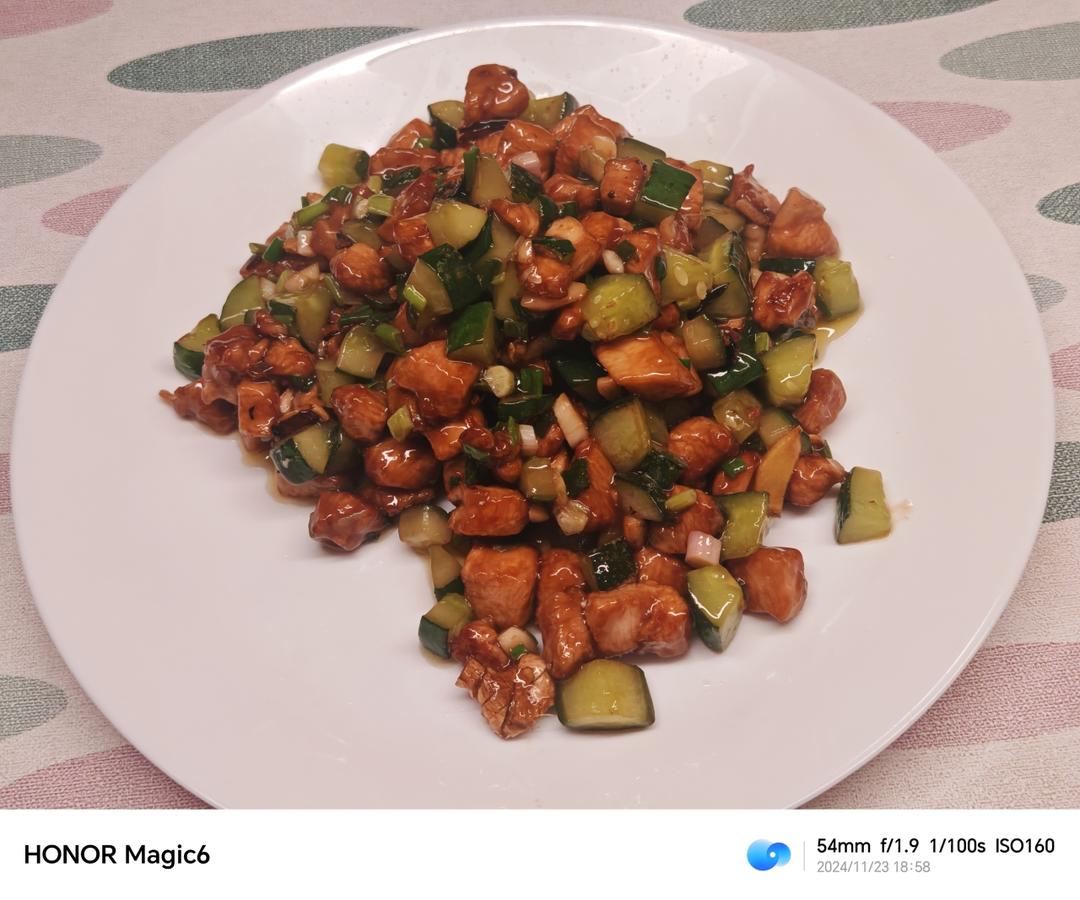 厨师长教你: “宫保鸡丁”的川味正宗做法, 一看就有食欲, 收藏了