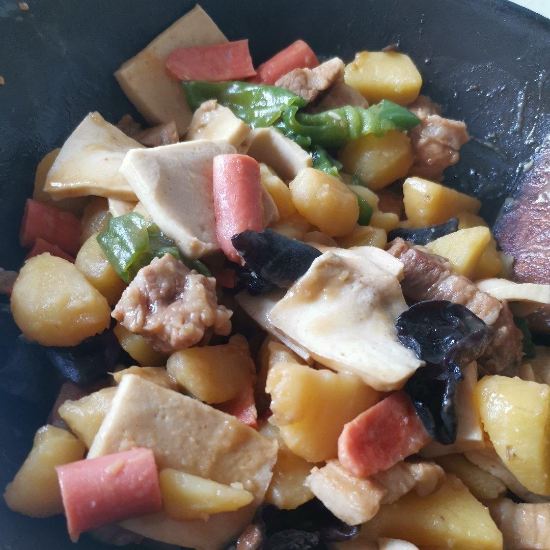 五花肉炖土豆，豆角