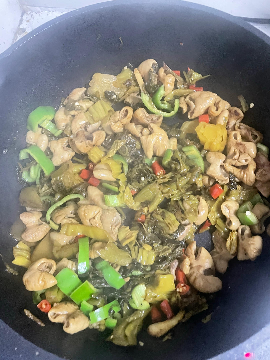 你们要的酸菜炒肥肠教程来了，好吃巨下饭！