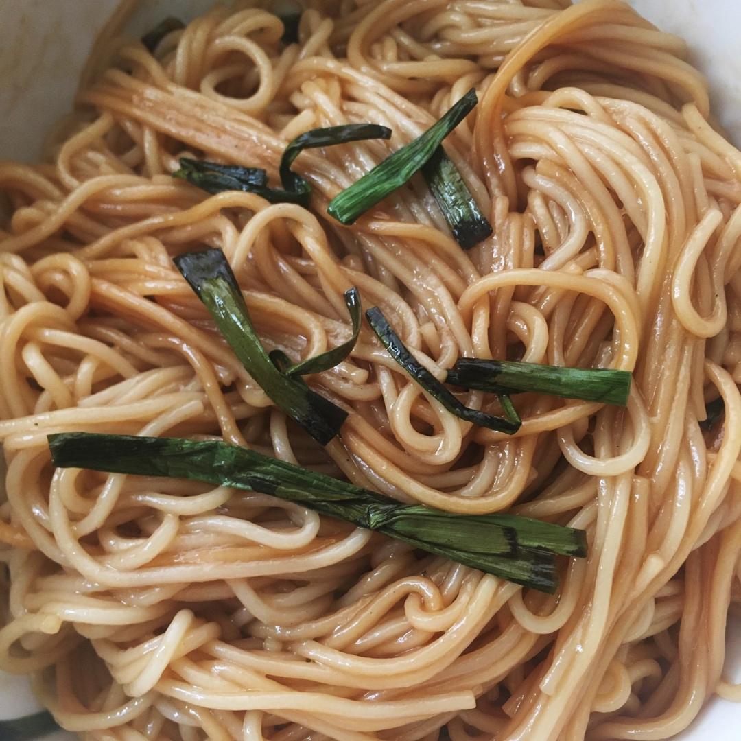 葱油拌面Spring Onion Noodles