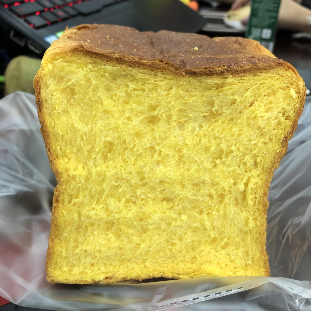 金灿灿的南瓜吐司，松软得没话说！