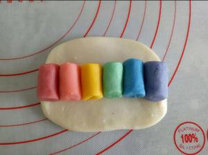为爱种下一道彩虹：彩虹螺旋酥的做法 步骤7