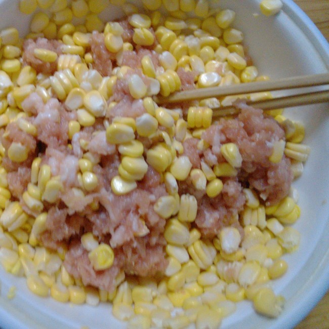 猪肉玉米饺子的做法 步骤2