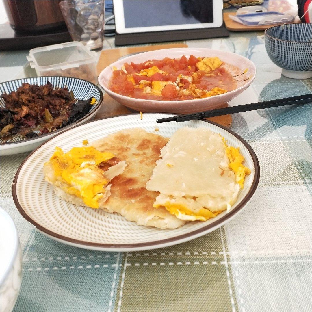鼓大泡的鸡蛋灌饼