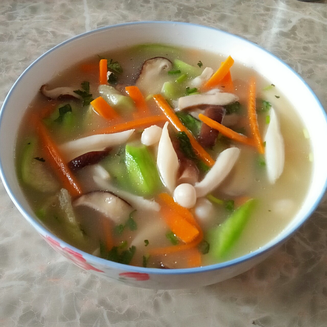 芙蓉菌菇丝瓜汤