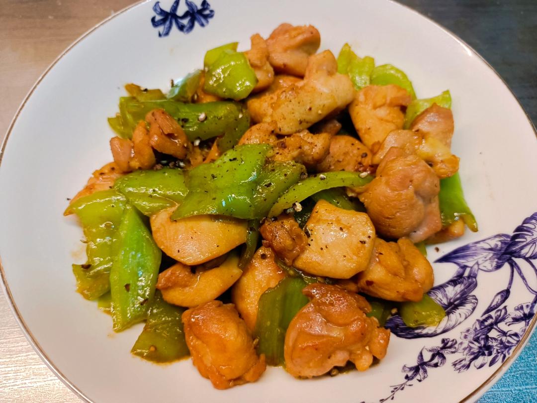 超级下饭   甜椒炒鸡丁       青椒炒鸡丁鸡胸脯