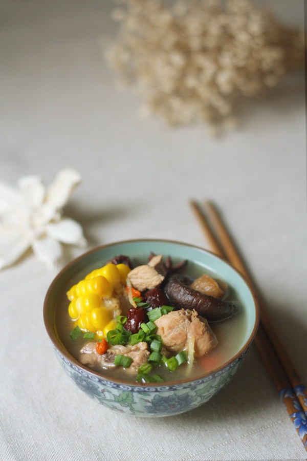 胡萝卜玉米排骨汤