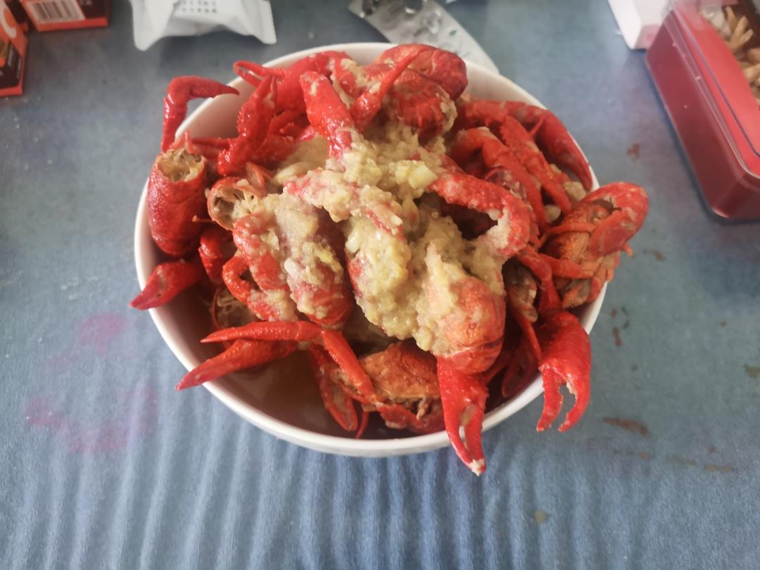 厨师长教你："蒜蓉小龙虾"的家常做法，蒜香浓郁，唇齿留香