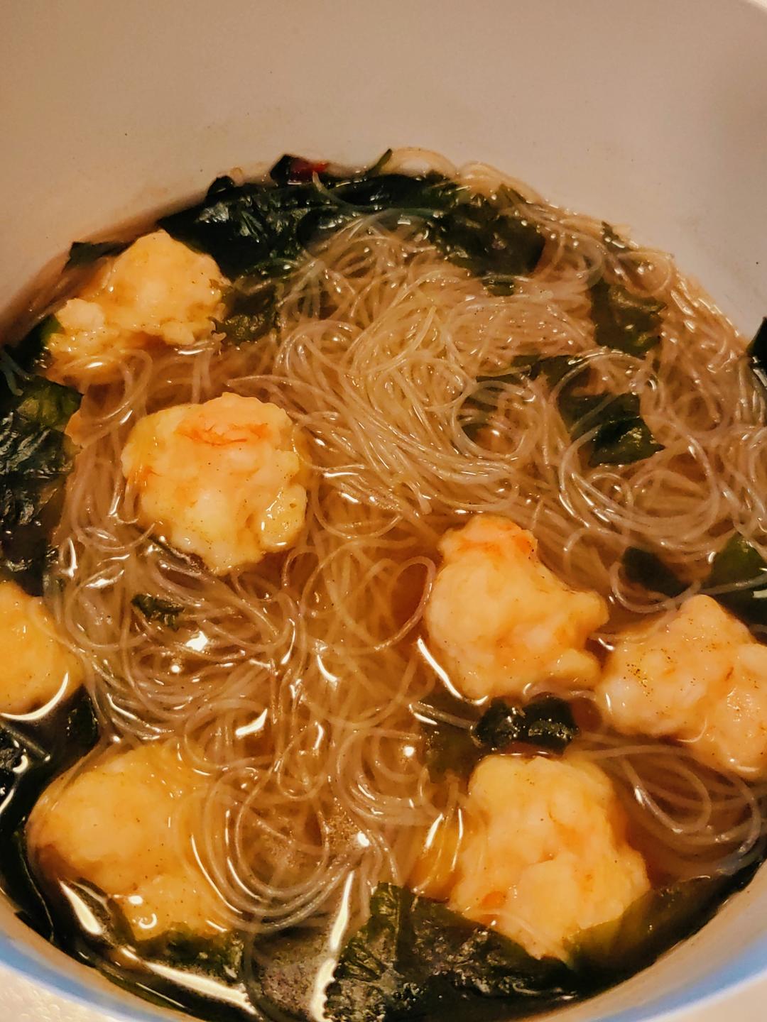 虾滑粉丝汤的做法