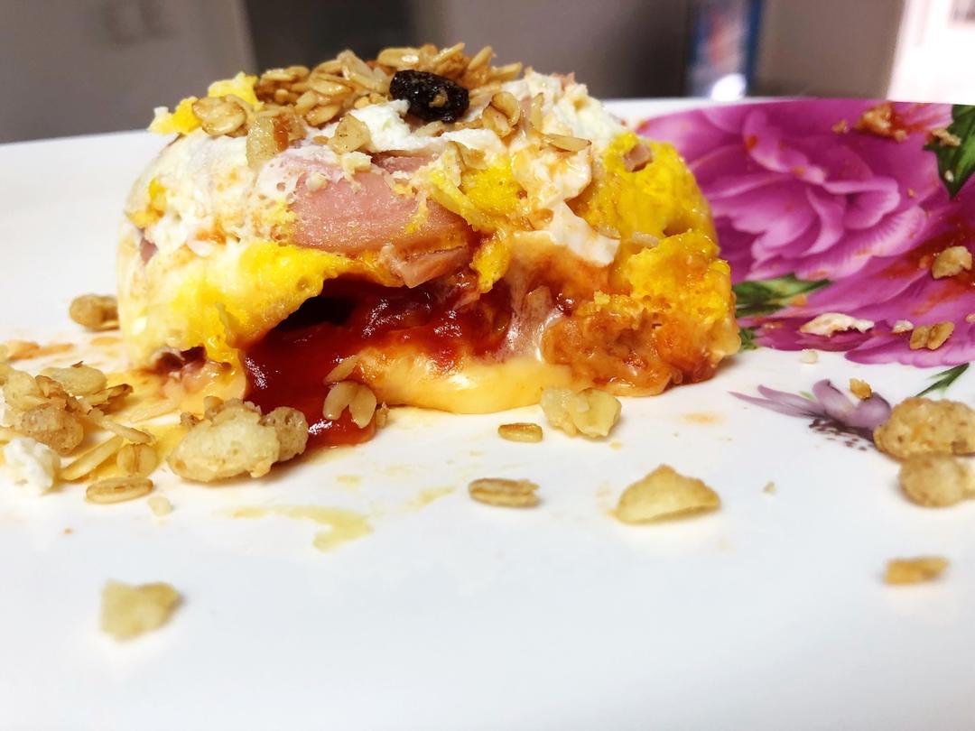 只需摆好材料去微波！惊艳全家的早餐端上桌：香肠奶酪烘蛋