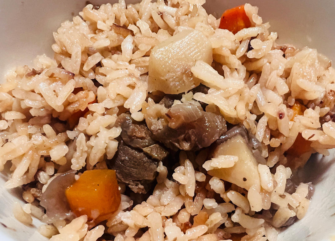 吃光光牛肉土豆焖饭