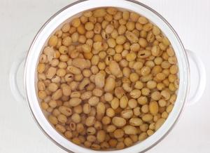 黄豆焖猪蹄（高压锅）的做法 步骤1
