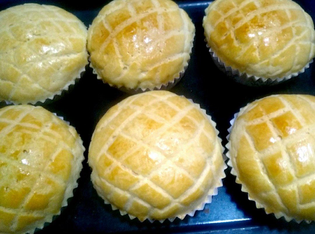 好吃到炸裂的港式菠萝包（附带制作酥皮的小视频）