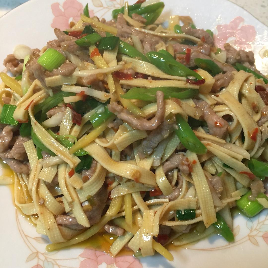 青椒豆皮炒肉丝