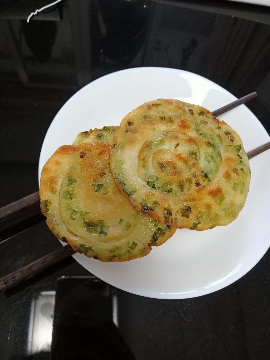 【葱油饼】假期好好做早餐，4步吃上香脆葱油饼！