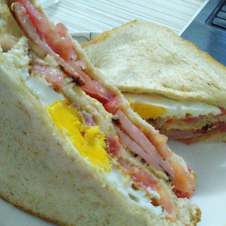 火腿芝士蛋三文治