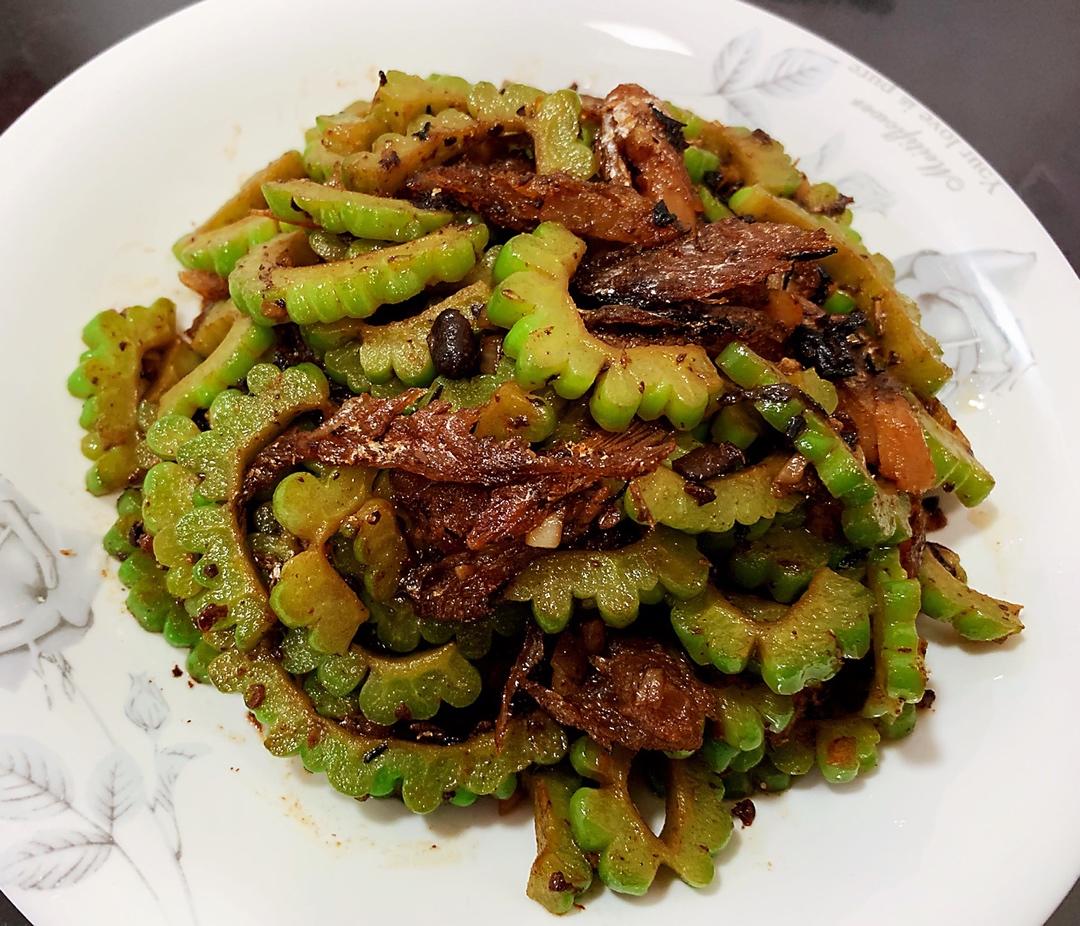 豆豉鲮鱼炒苦瓜