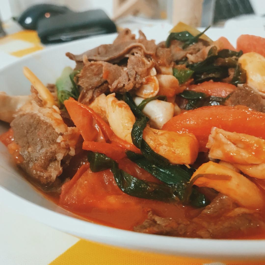 肥牛蘑菇砂锅 Beef & Mushroom Hotpot