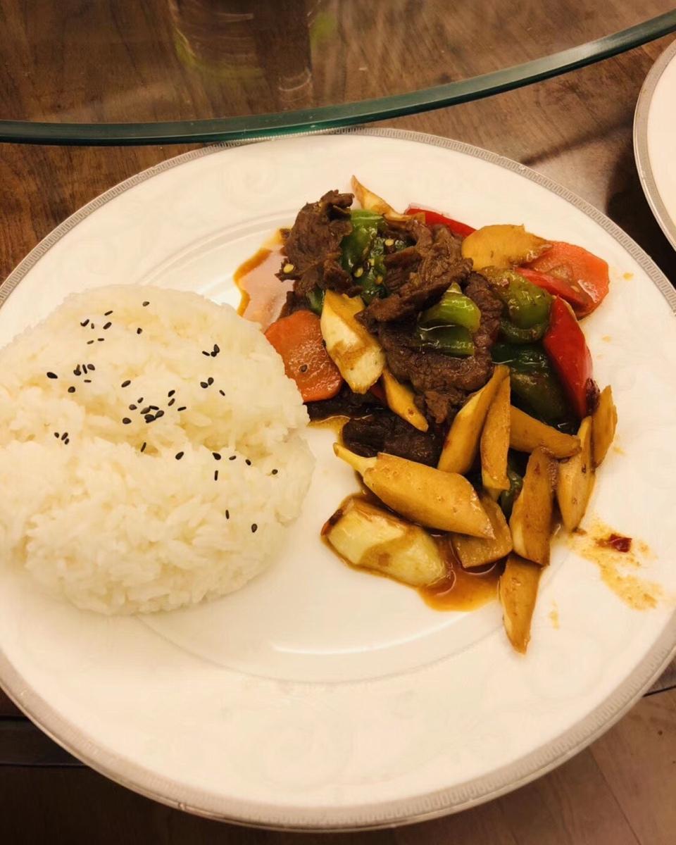 【咖喱牛肉/咖喱土豆牛肉盖饭】：全站最简单做法