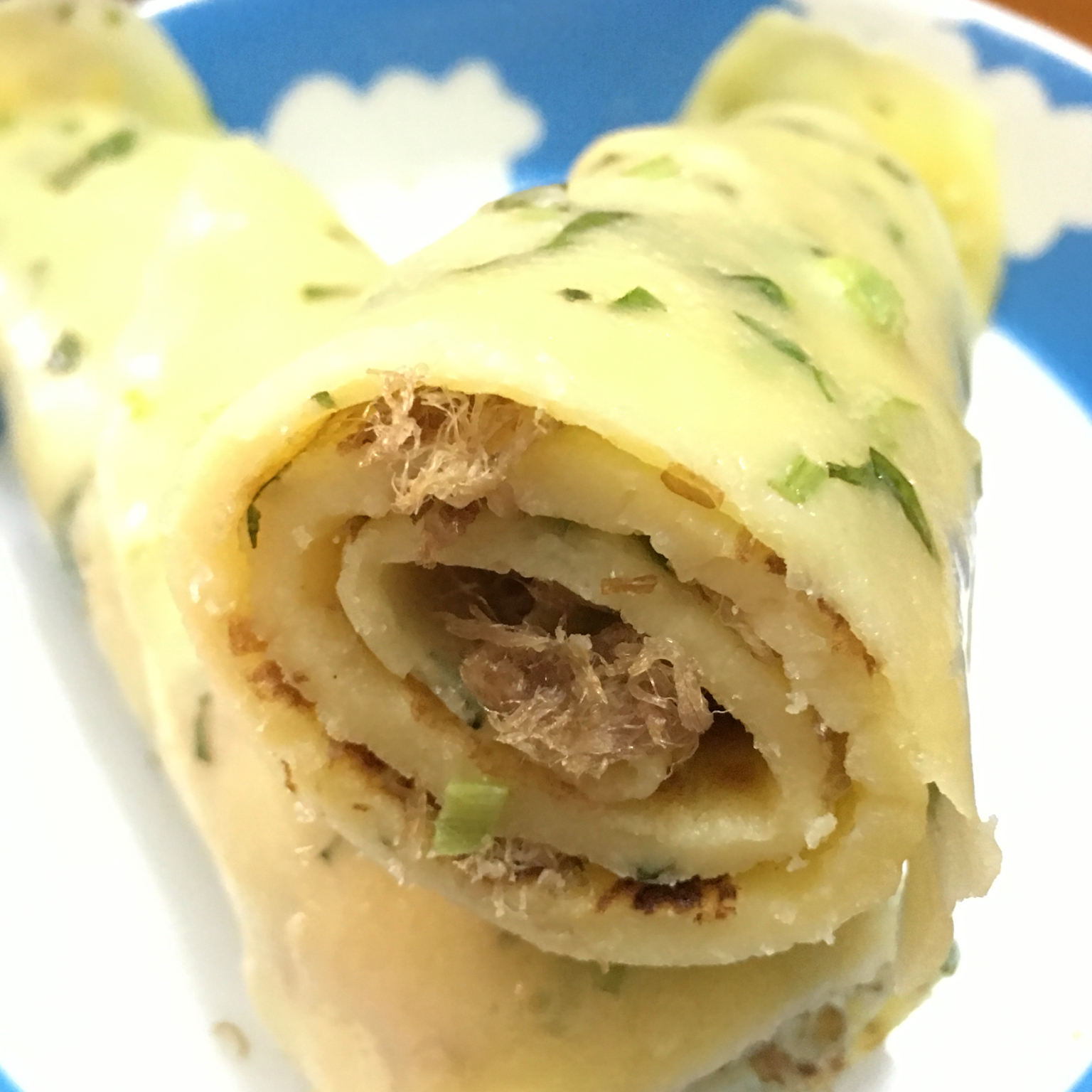 香葱鸡蛋肉松卷饼