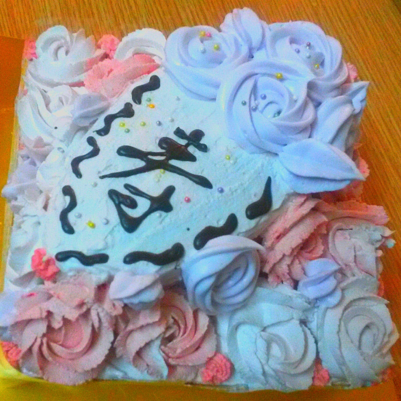 玫瑰花奶油生日蛋糕