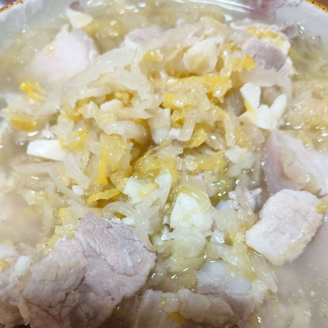 东北酸菜炖五花肉