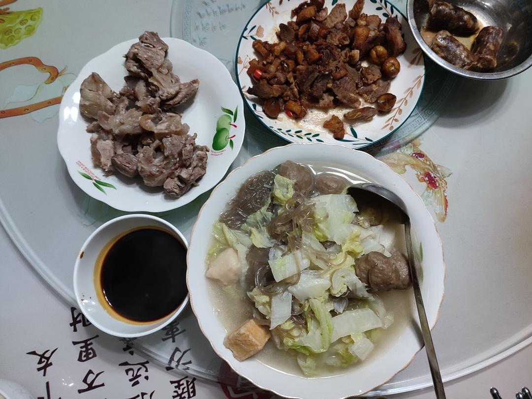 白菜牛肉丸红薯粉煲