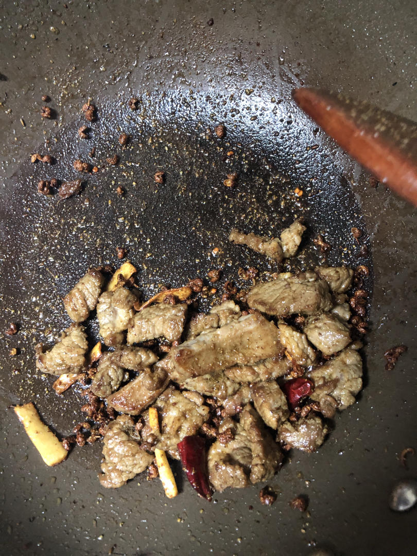 孜然牙签肉串，烧烤肉串一样的方法