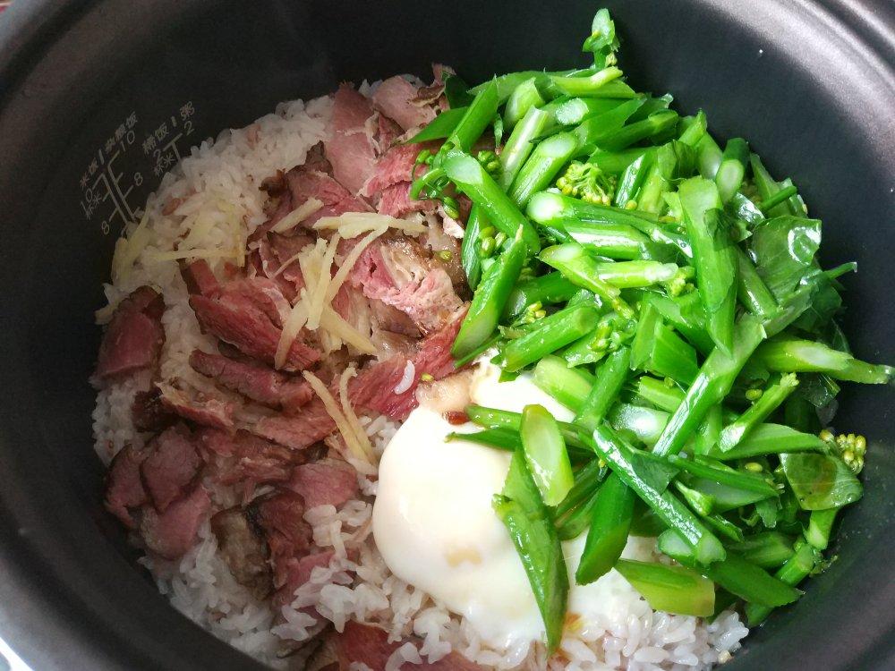 广式腊味煲仔饭