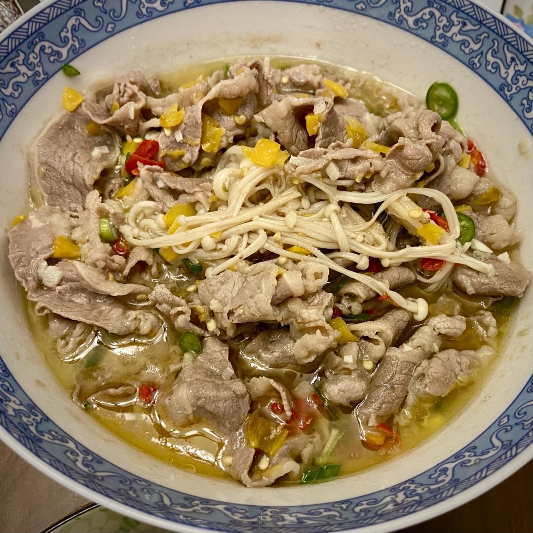 金汤肥牛（千万别放太多黄灯笼酱!!!辣死了!!!!）