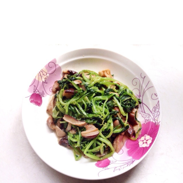 麻油香菇鸡毛菜
