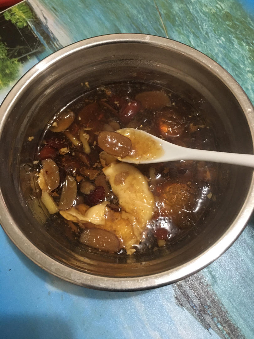 养生汤补气血：枸杞灰枣桂圆鸡蛋红糖水