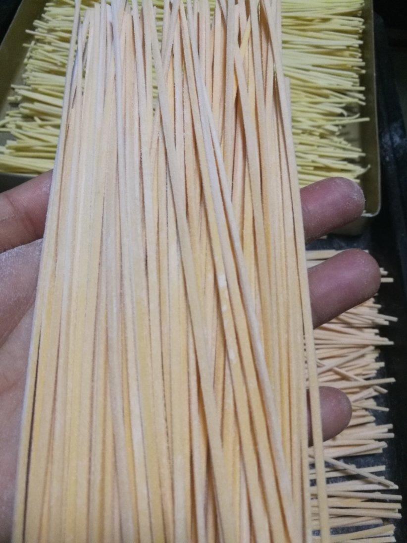 自制彩色手工面条/挂面