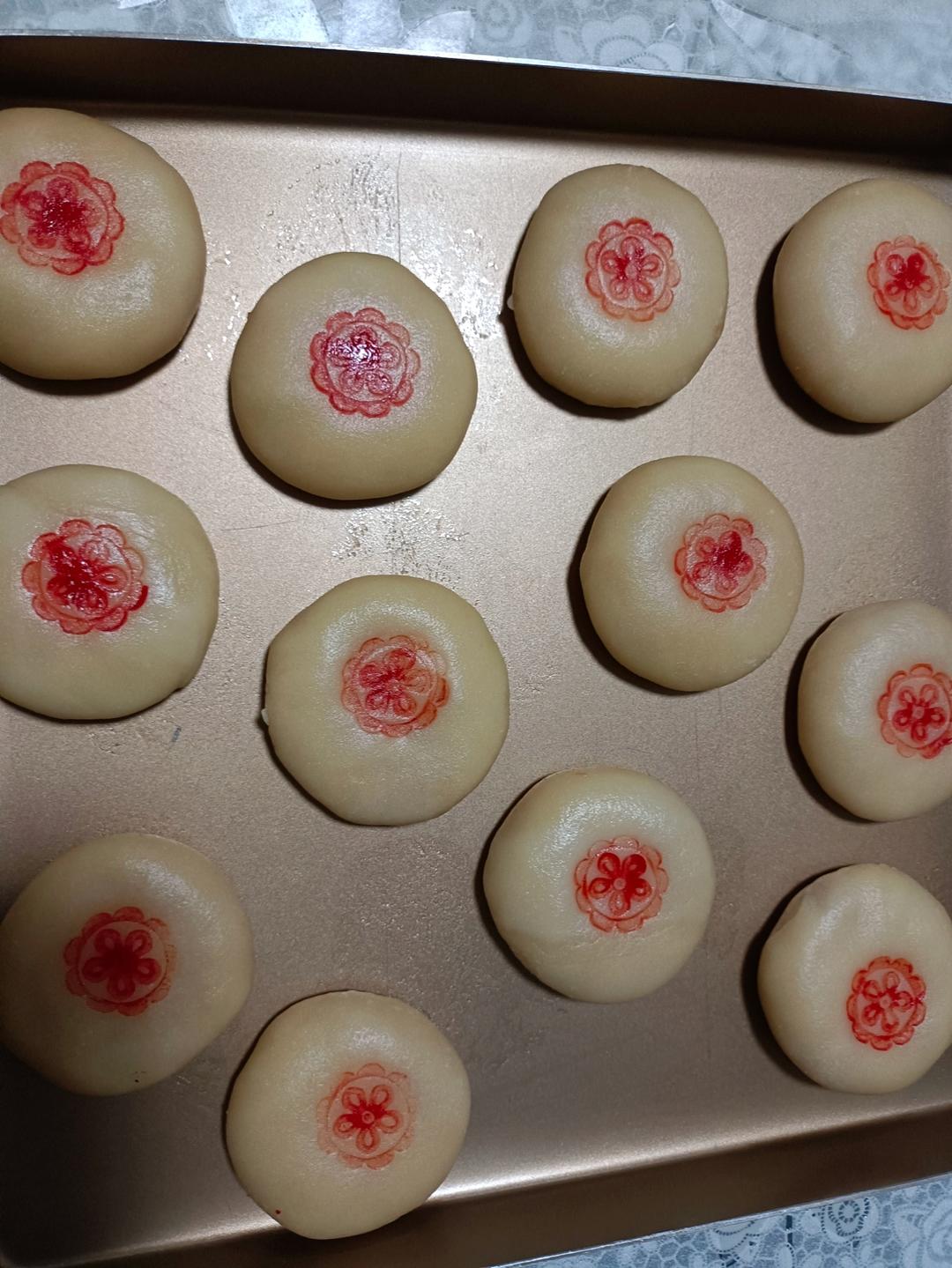 快到中秋了，最爱现烤现吃榨菜鲜肉月饼，酥皮又薄又脆、肉馅大，榨菜分明可见，好方子一起分享～