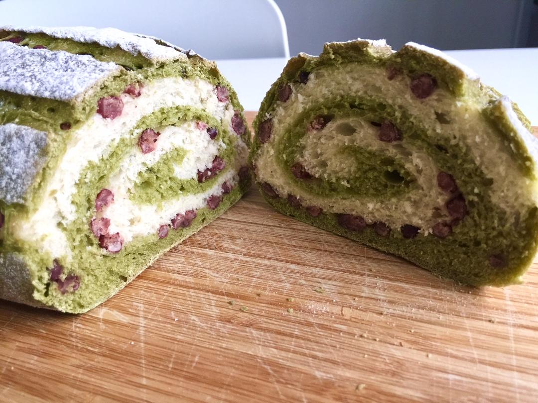 抹茶双色哈斯面包，红豆欧包