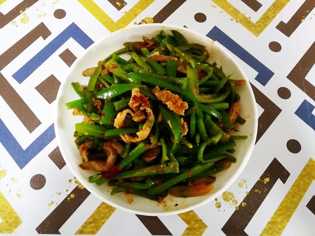 厨师长教你：“青椒牛肉丝”的家常做法，家乡的味道，先收藏了
