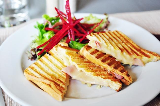 扒火腿芝士三明治