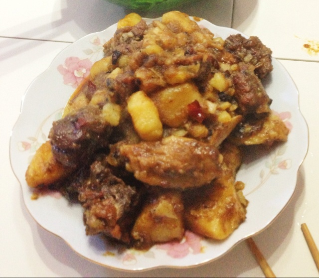 小土豆炖排骨