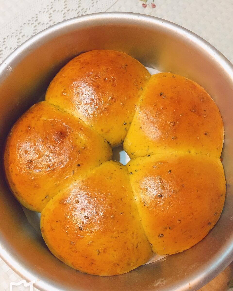 南瓜黑芝麻皇冠面包