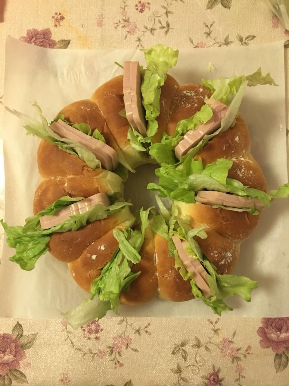 花环汉堡面包~预热圣诞节