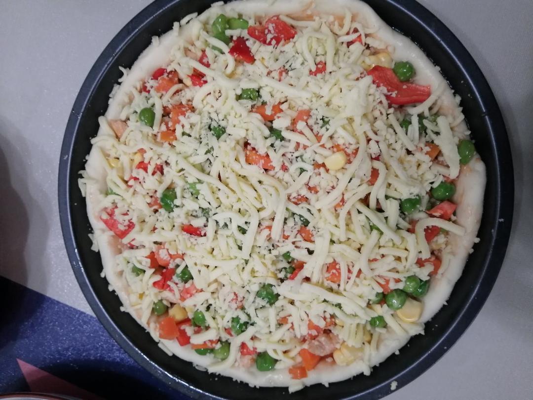 自制披萨饼皮~~比买的好吃百倍的披萨饼皮，外酥内软奶香味儿浓郁，直接吃都超级美味