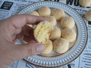 奶香浓郁，巨简单好吃的黄金椰蓉球的做法 步骤9