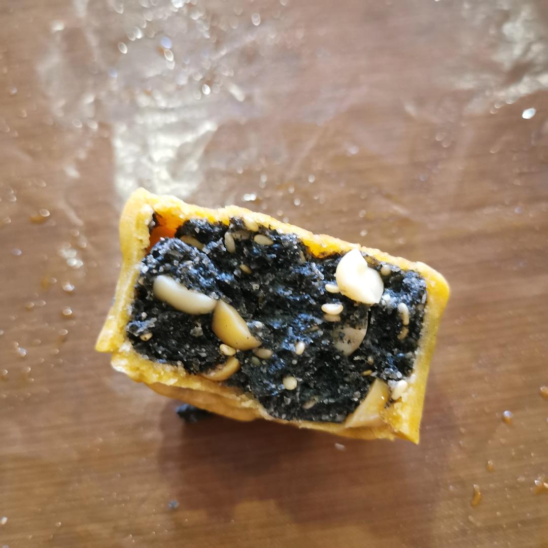 醇香黑芝麻月饼